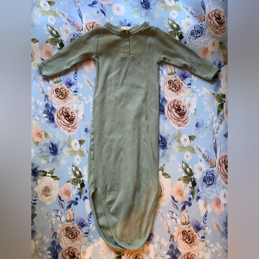 Brand new without tags Baby Dren knotted gown
